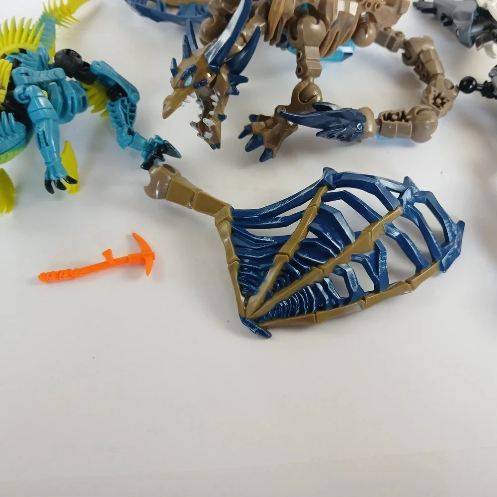 Incomplete Mixed Lot-Mega Bloks World of Warcraft Lego Ninjago Hero Factory Read